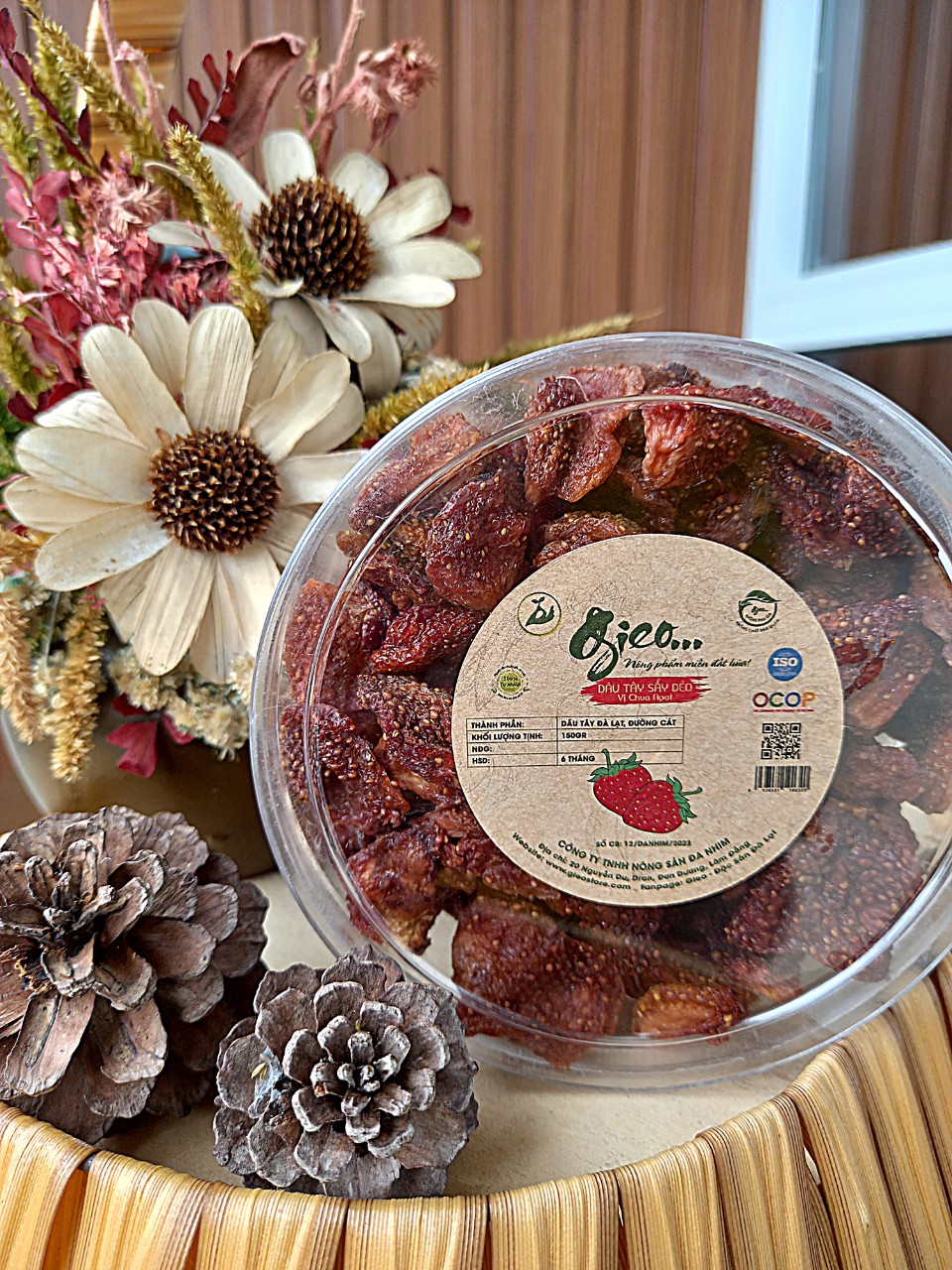Dâu tây Đà Lạt sấy dẻo - vị chua ngọt - hộp nhựa tròn 150 gram