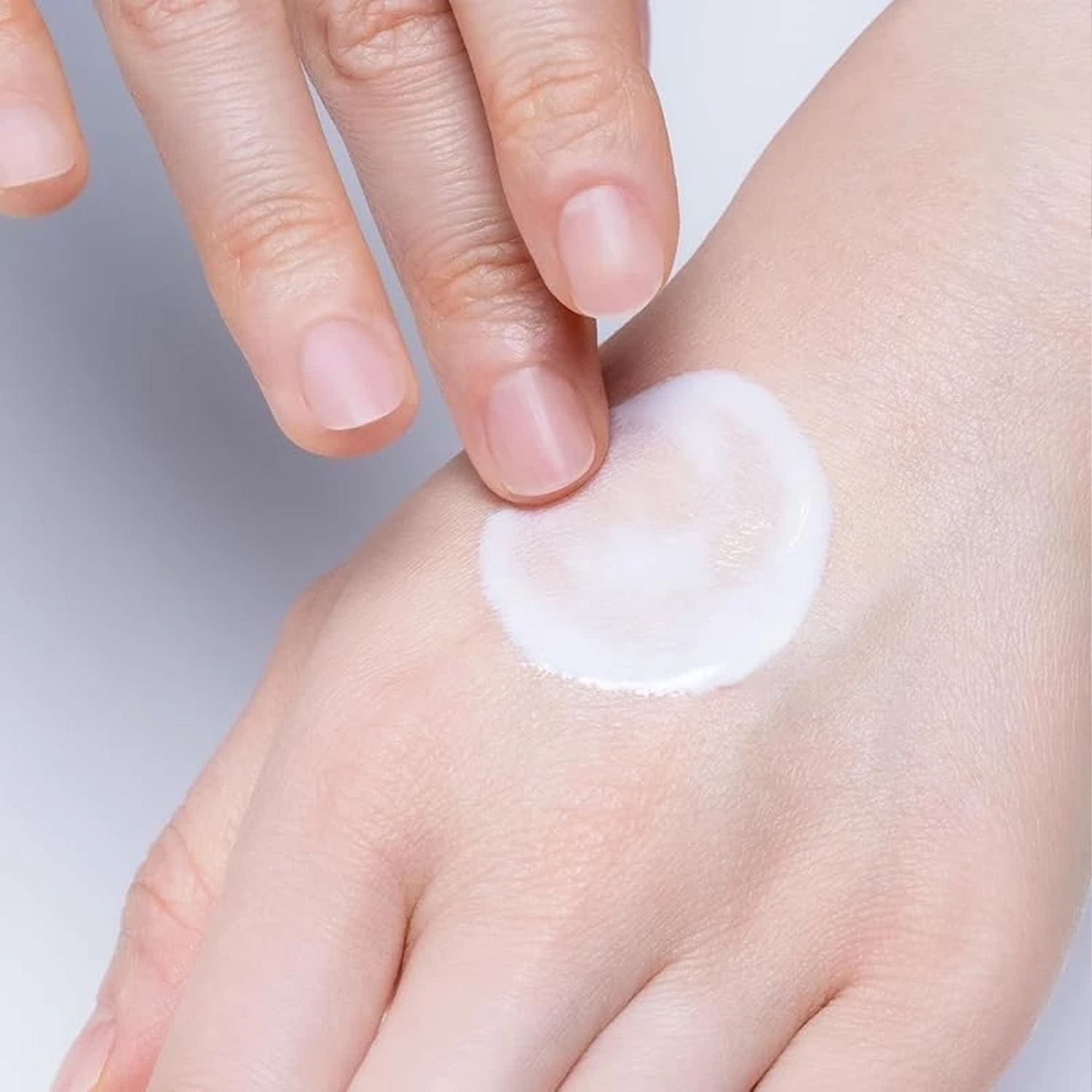 Essence Chống Nắng SPF50+ PA++++ Kose Suncut UV Perfect Essence Super Water Proof SPF50+ PA++++ (04 Loại)