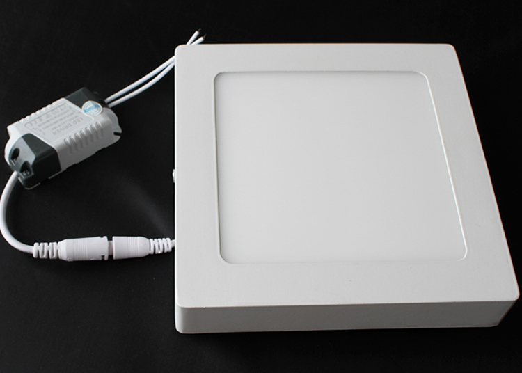 Đèn LED Ốp Trần Suntek 12W - Chất Liệu Kim Loại