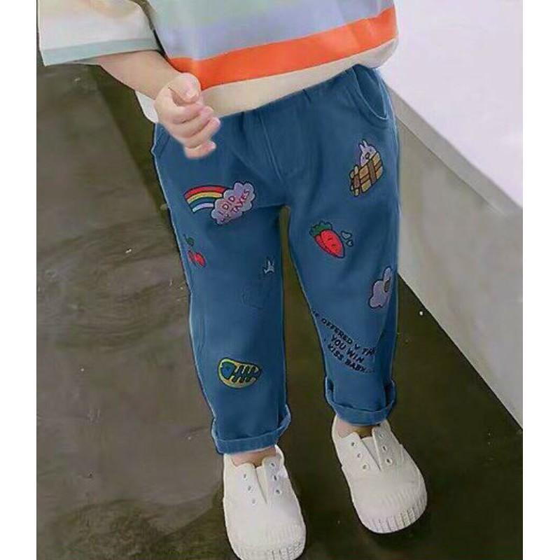 Quần Jean hình thêu cho bé gái