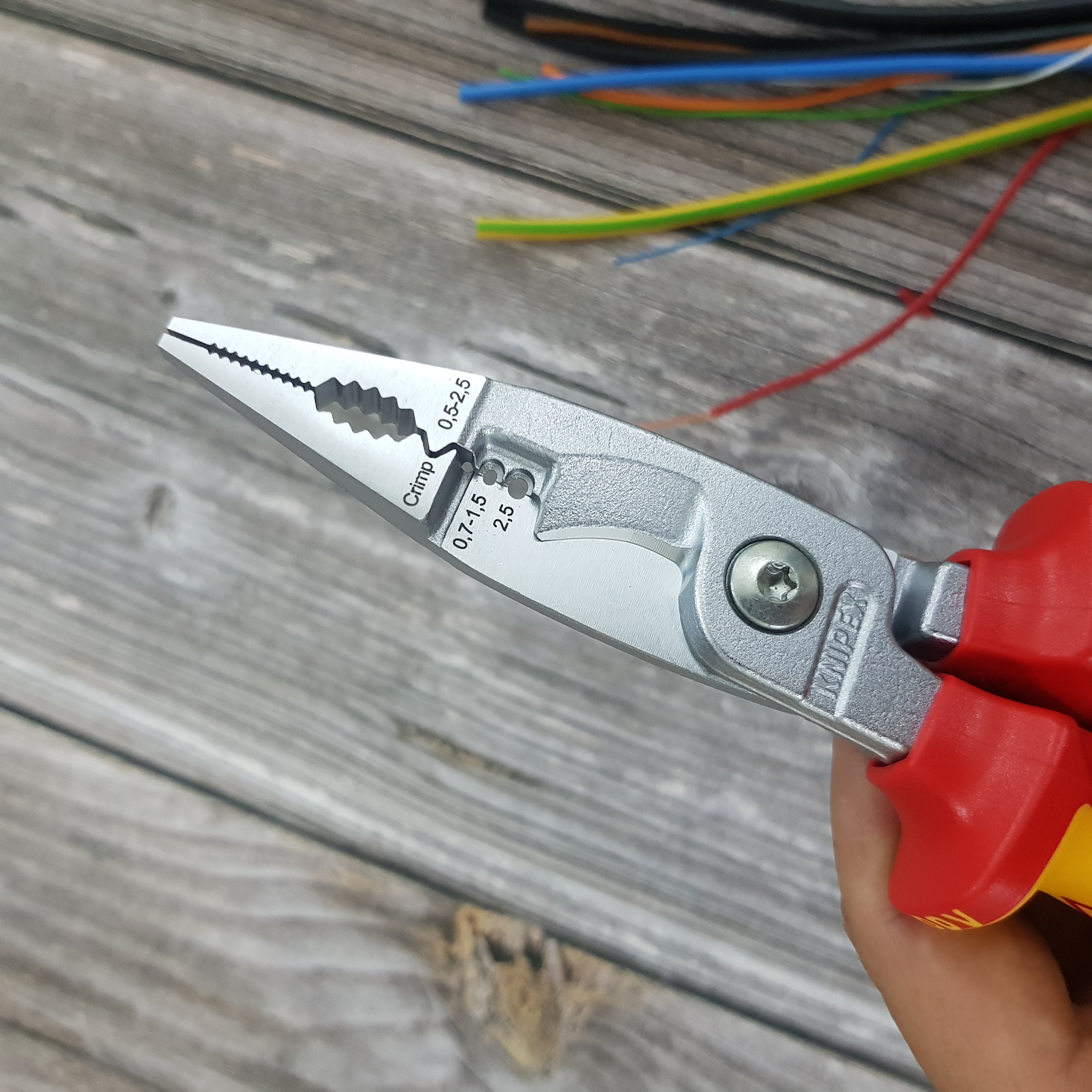 Kìm Lắp Điện Đa Năng 6 Công Dụng Cách Điện 1000 Volt - Knipex 13 86 200