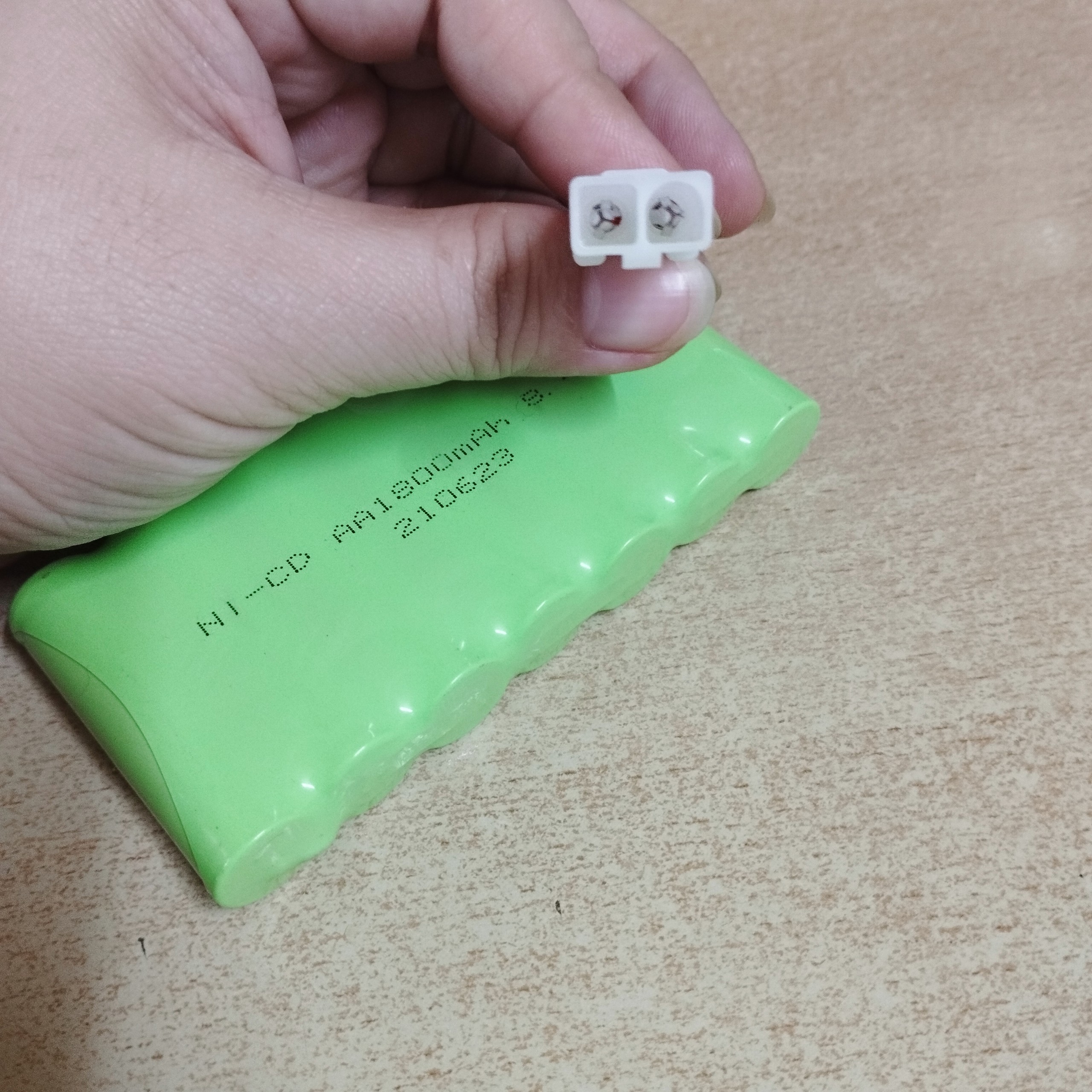 Pin sạc 8.4V dung lượng cao 1800mAh chân cắm trắng ket2p