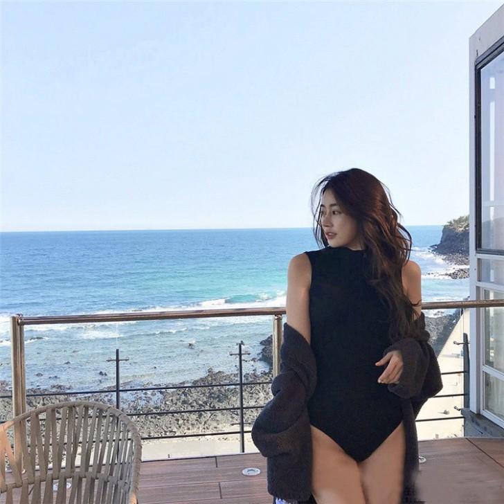 Bikini liền mảnh, Bodysuit khoét lưng cột nơ sau cổ siêu dễ thương