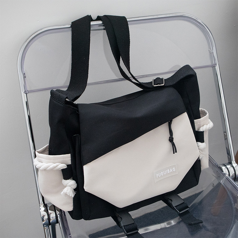 Túi đeo chéo nữ phong cách dễ thương – BEE GEE DCNU1085