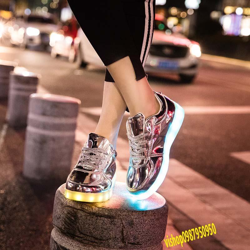 ( sẵn )giày phát sáng bạc bóng - phát sáng đèn led 7 màu 8 chế độ công tắc tùy chỉnh