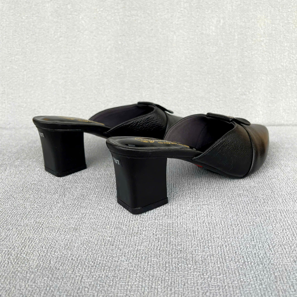 Sục nữ cao gót 6cm Trường Hải mũi nhọn da bò màu đen mềm mại F5