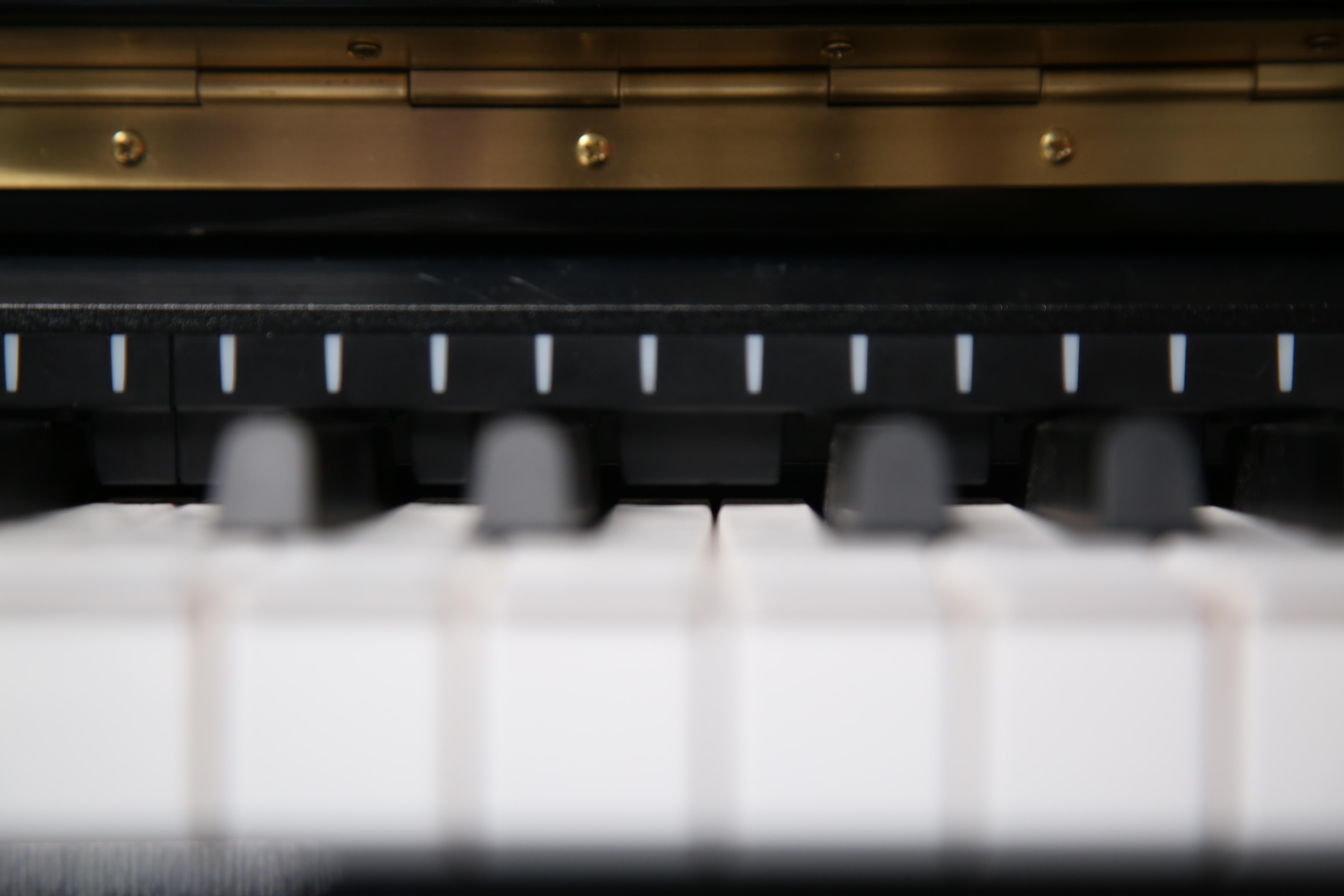 Thanh kết nối piano The ONE hi-lite thế hệ 2.0 biến đàn piano cơ hoặc piano điện 88 phím thành piano thông minh - Phiên bản dành cho iPad/iPhone - Đi kèm dây kết nối cổng lightning- Hàng chính hãng