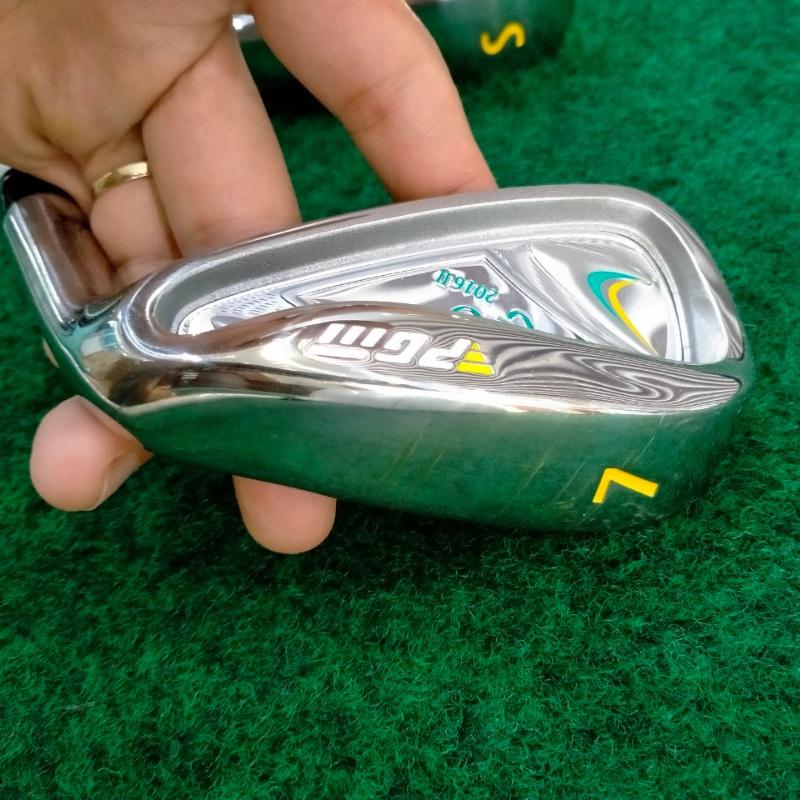 Set gậy golf Nữ tay phải gồm 4 gậy 1 Driver, 1 Iron 7, 1 gậy S, 1 Putter và đi kèm 1 túi gậy tập Golf