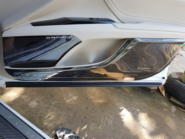 Hình ảnh Bộ ốp Titan chống trầy xước Tapli, Táp li dành cho xe Toyota Camry 2019-2020