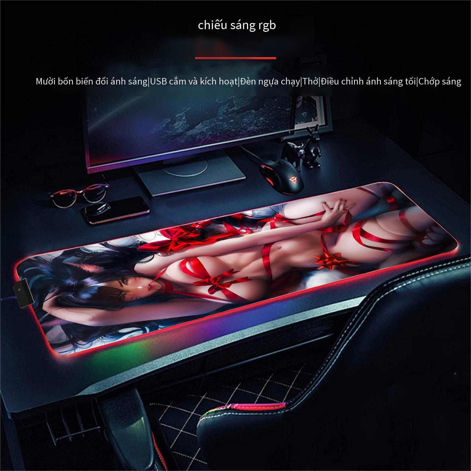Phong cách mới nhất Xinyifu lớn hoạt hình Overwatch mông khóa cạnh RGBLOGO bàn Thảm DIY dạ quang sạc không dây miếng lót chuột