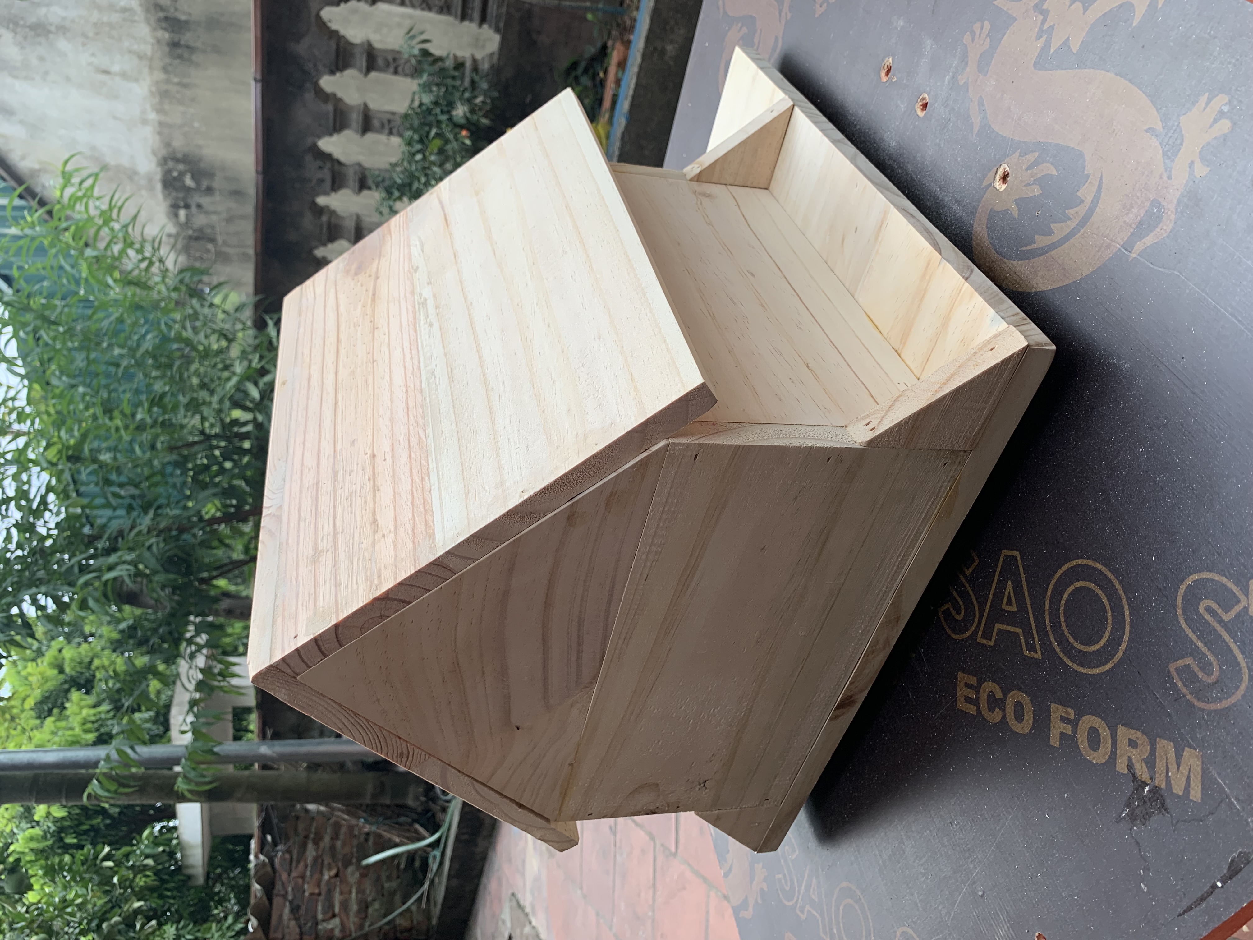 Chuồng nuôi chim bồ câu bằng gỗ 3 lỗ có thể nuôi 1 đôi chim