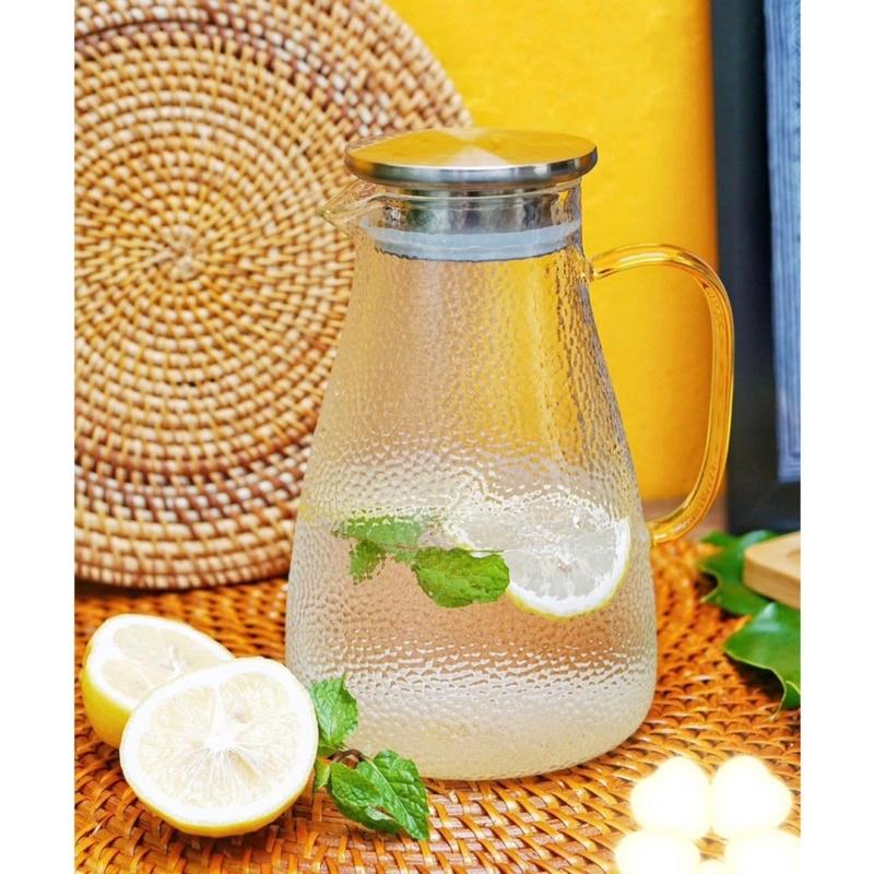 Combo bình đựng nước uống thuỷ tinh kèm 6 cốc vân sần giá úp cốc và khay gỗ