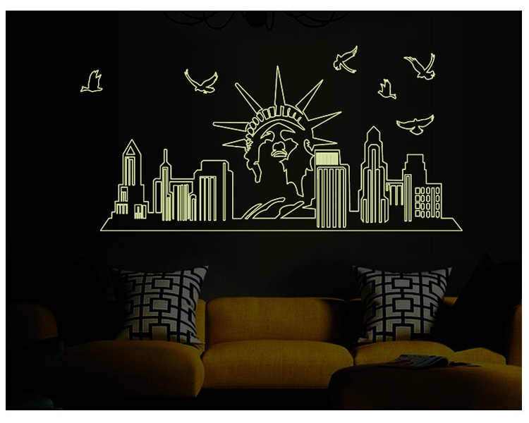 Decal dán tường Dạ quang New York AmyShop DDQ005 ( 65 x 130cm)