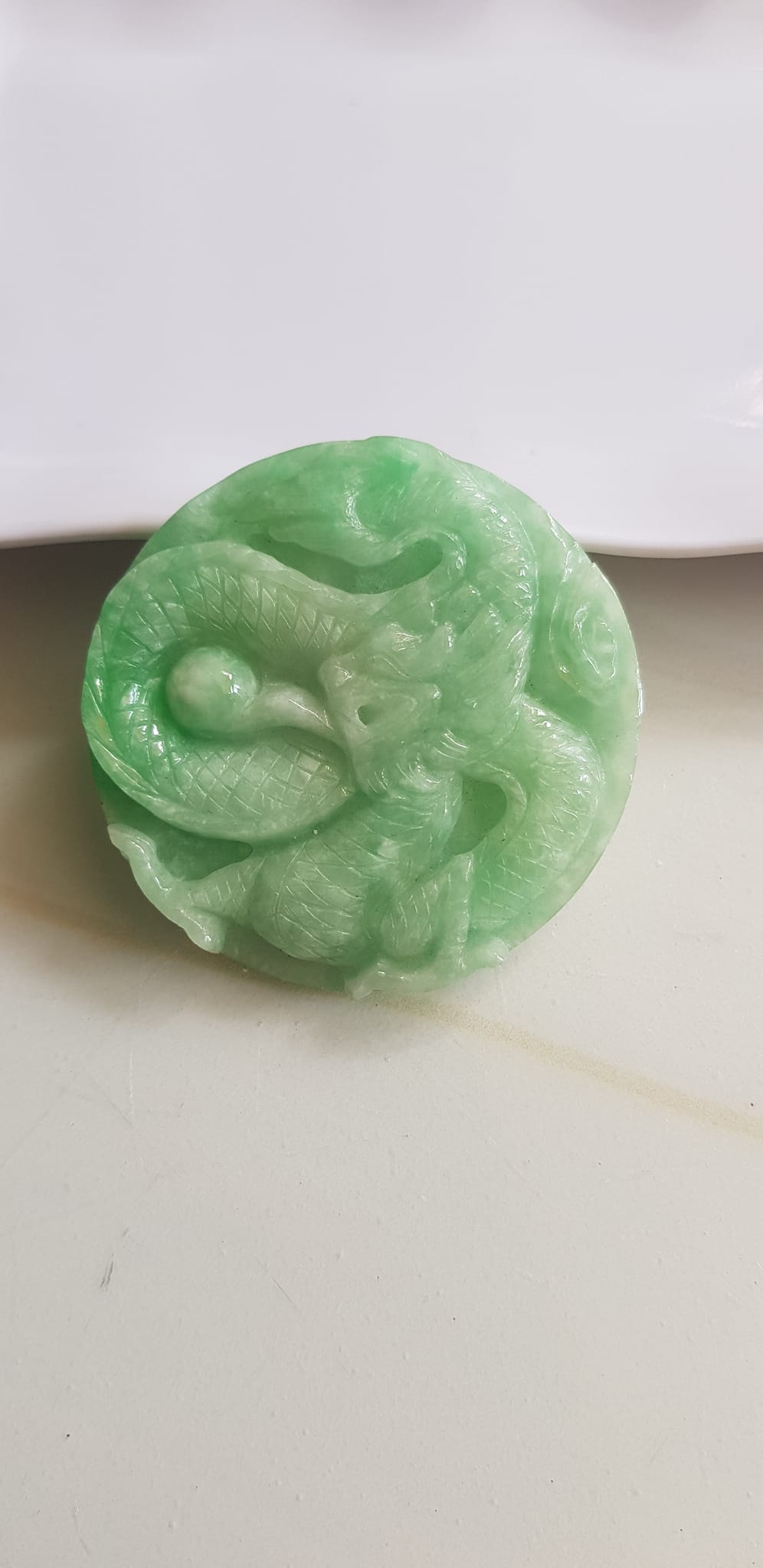 Mặt dây chuyền Nam to trạm rồng lượn nổi nhả ngọc đá ngọc cẩm thạch tự nhiên Size tròn to đường kính 53mm x dầy 6mm Màu xanh Ngọc Tươi bóng đẹp lắm luôn nam bọc vàng đeo với dây chuyền của mình thiệt đẹp lắm luôn nha ạ