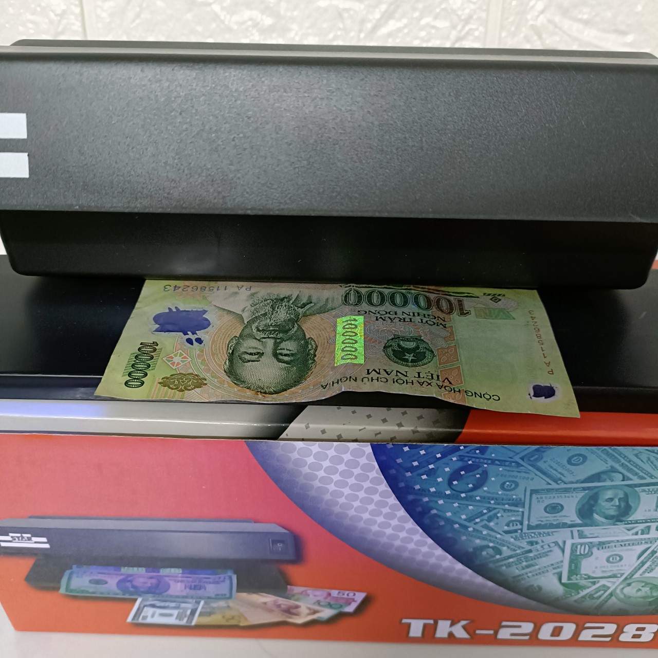 Chuẩn Hàng Đèn soi tiền, tem, giấy tờ, để bàn chuyên dụng tiện lợi, có tia UV, Model TK2028