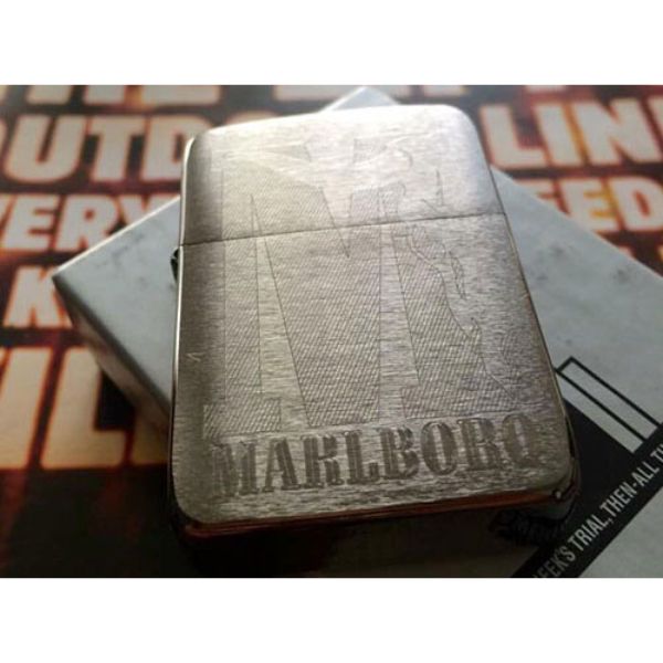 Bật Lửa Zippo khắc Marlboro 04 – Zippo 24096.MARL04