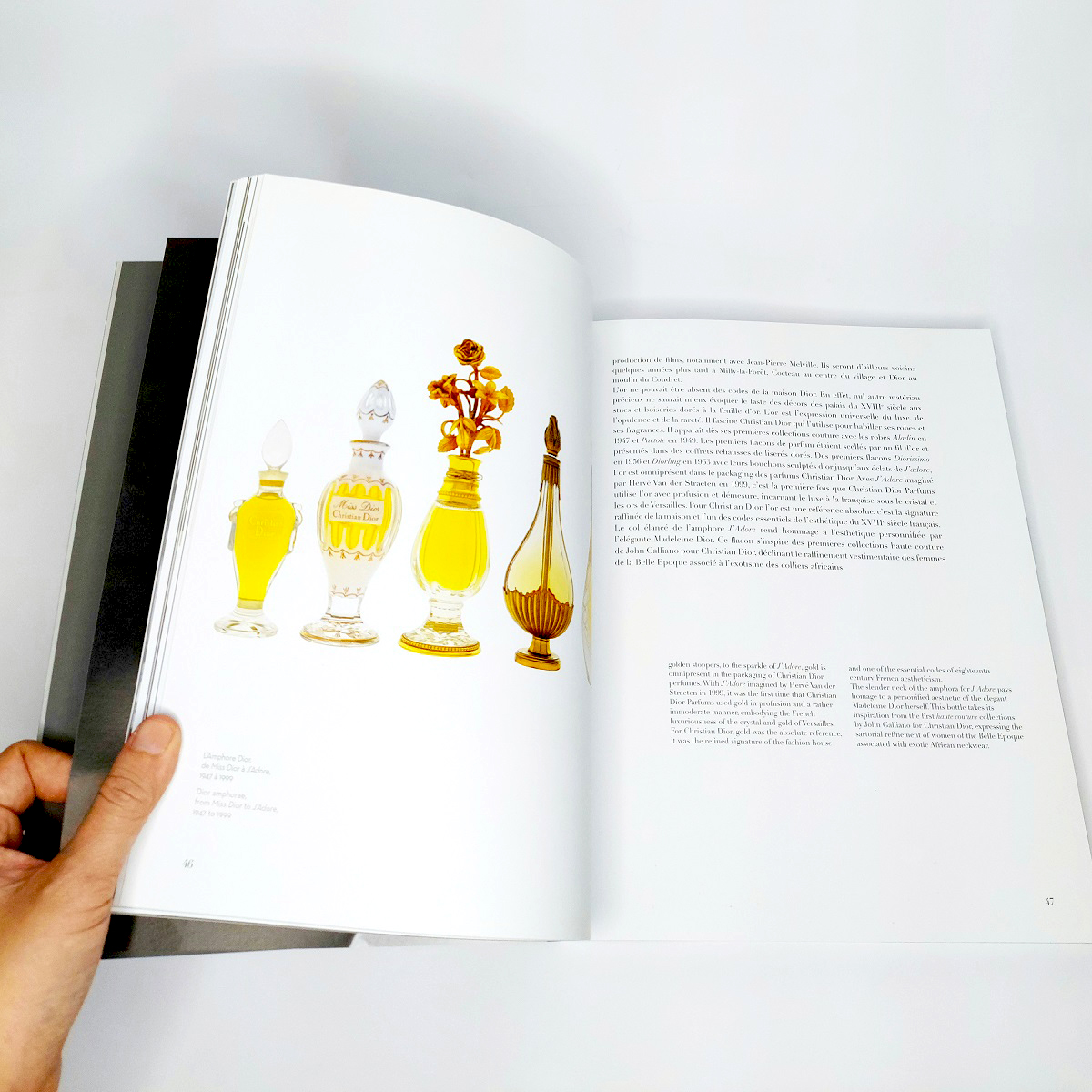 Sách ngoại văn - Christian Dior: The Spirit of Perfumes