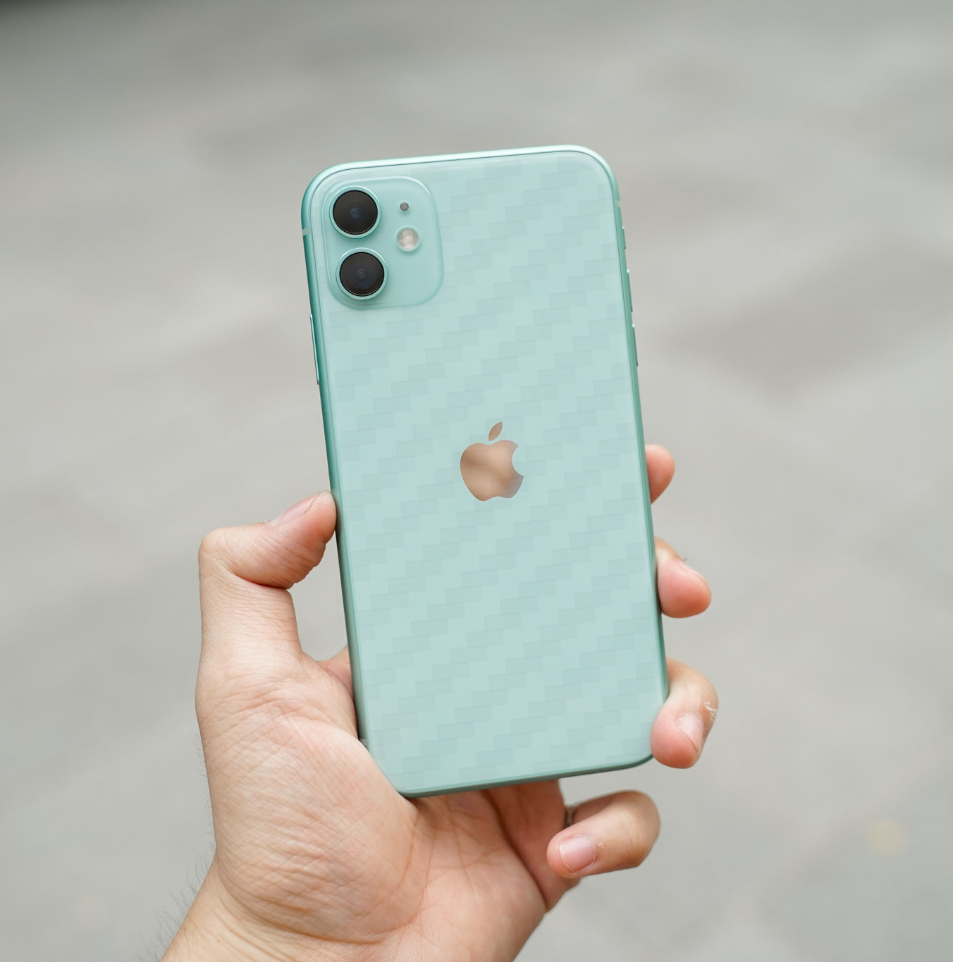 Miếng Dán Mặt Lưng Cacbon Dành Cho Iphone 11-Handtown - Hàng Chính Hãng