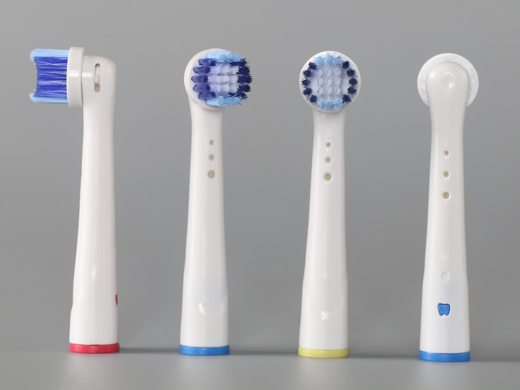 Bộ 4 Đầu Bàn Chải đánh răng điện cho mọi loại máy Braun Oral–B – Cho răng nhạy cảm, răng yếu, lợi đau, sợi mềm - Xuất xứ: Anh