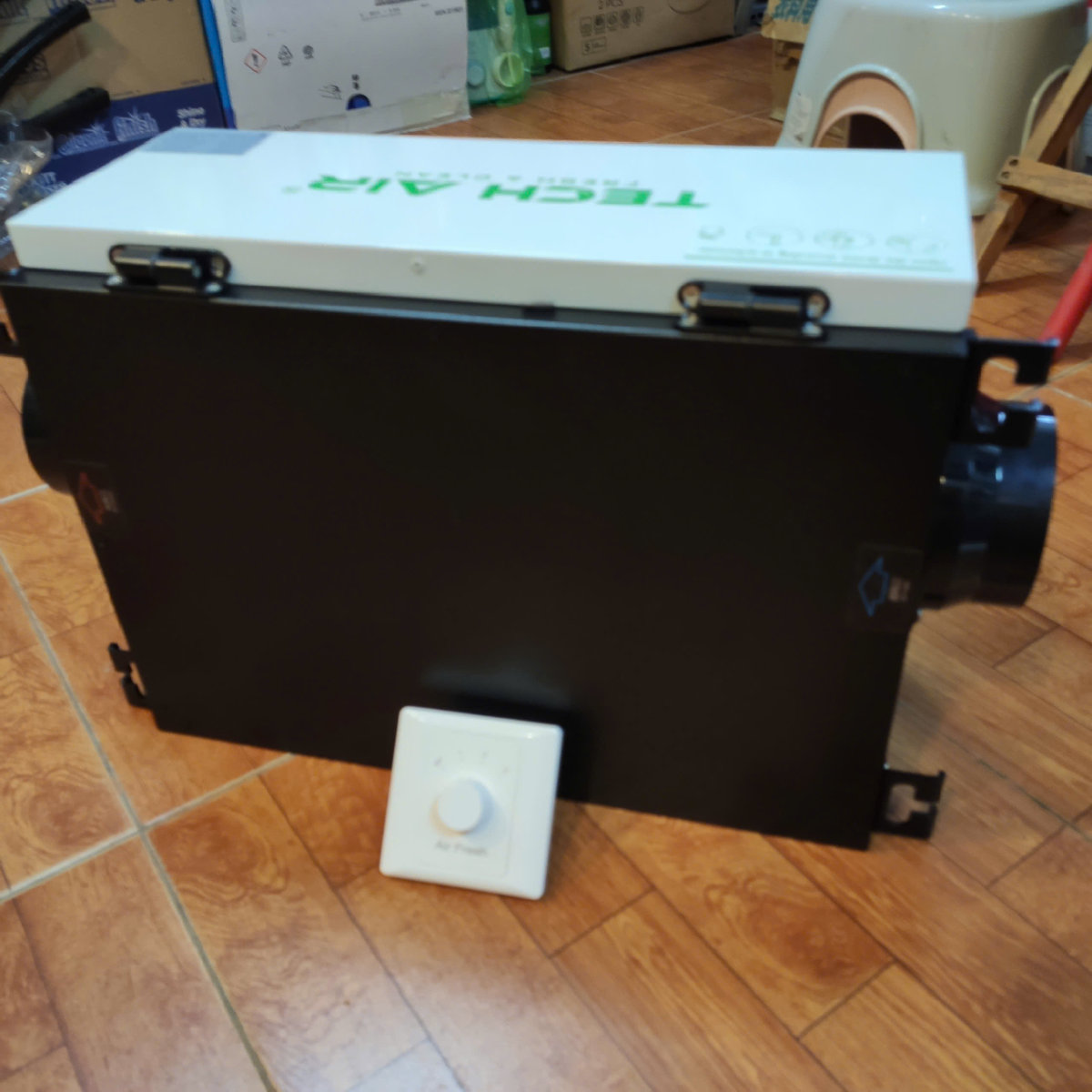 Máy cấp khí tươi, lọc không khí Tech Air lưu lượng 250m3/h 4 cấp lọc PM2.5, Hepa công nghệ Nhật Bản - Hàng chính hãng