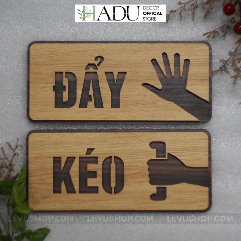 Bộ 2 bảng gỗ Kéo Đẩy trang trí dán cửa ra vào Hadu DECOR-TP06 - HaduDecor