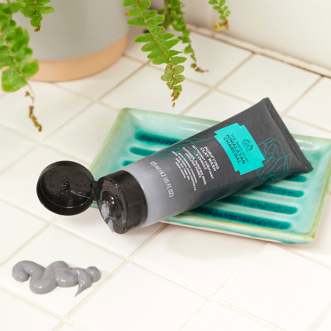 Sữa Rửa Mặt The Body Shop Himalayan Charcoal 125ml