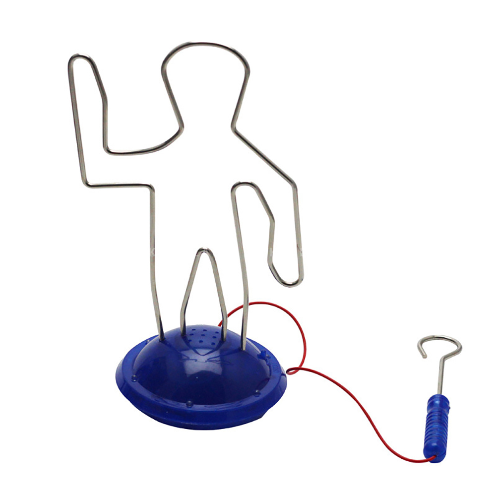 Trò chơi Buzz Wire thử thách luồn tay qua khuôn kiểm tra độ tỉnh táo trên bàn nhậu Drinking Game