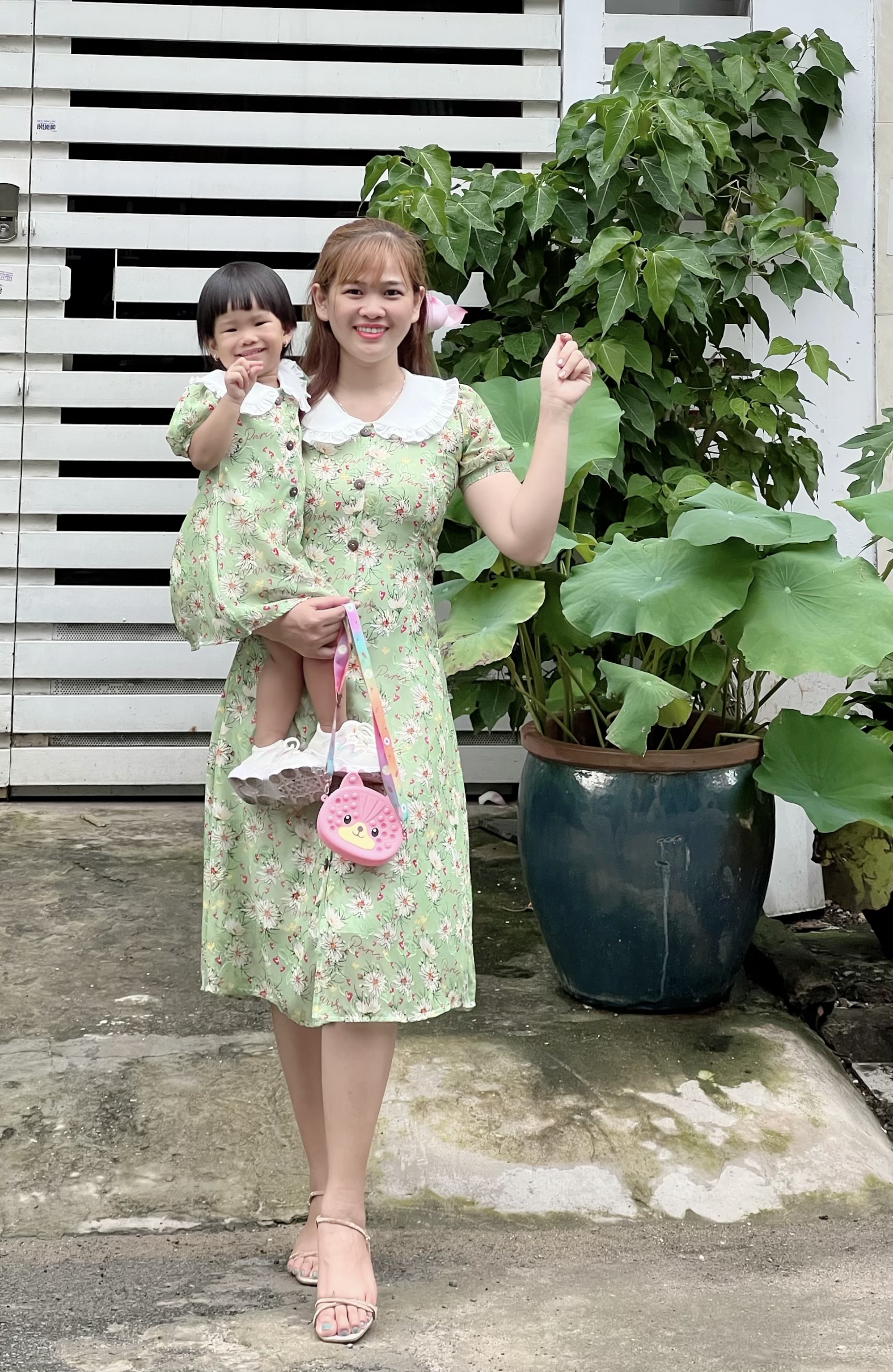 Váy Mẹ - Bé Cúc Hoạ Mi Xanh 4 - 64kg, Chất Tơ Lụa Ép Nổi