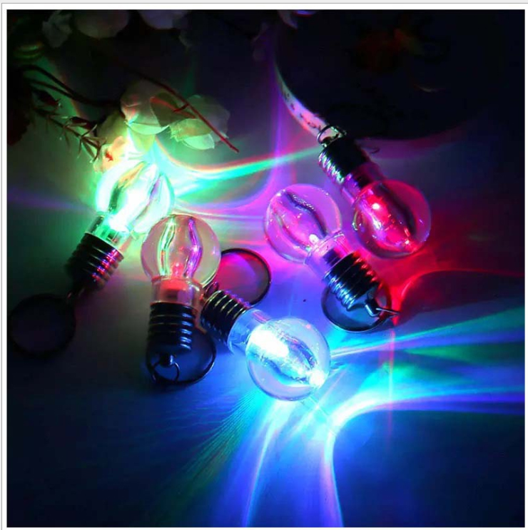 Set 2 móc khóa hình bóng đèn có đèn led phát sáng 7 mầu hiện đại MK11