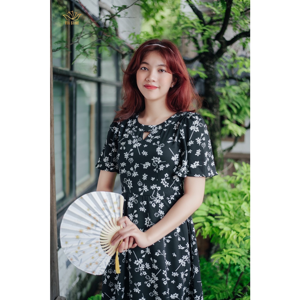 Đầm xòe thời trang trung niên TTV1210 TTV Store thiết kế đi chơi đi tiệc cổ tròn khoét V tay loe đen hoa trắng