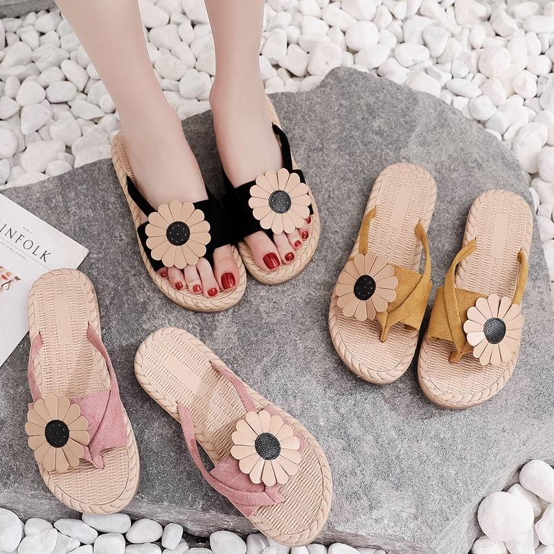 Women's summer's new flat slippers are worn for shopping, beach, beach, flip-flops, flip-flops