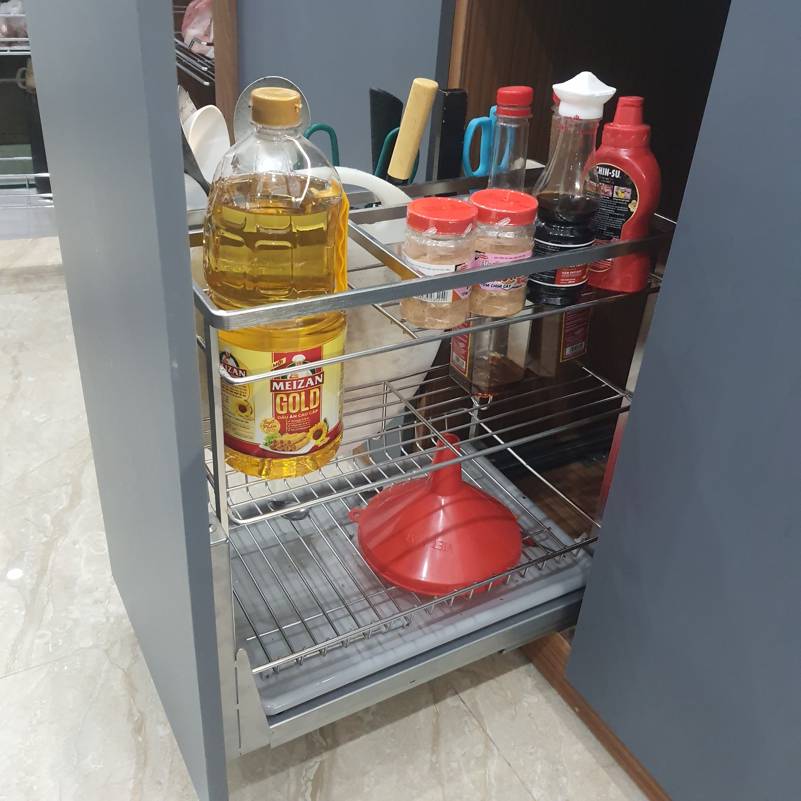 Kệ Đựng Chai Lọ, Gia Vị, Dao Thớt Tủ Bếp INOX 304 - Ray Âm Giảm Chấn - Có Thợ Lắp