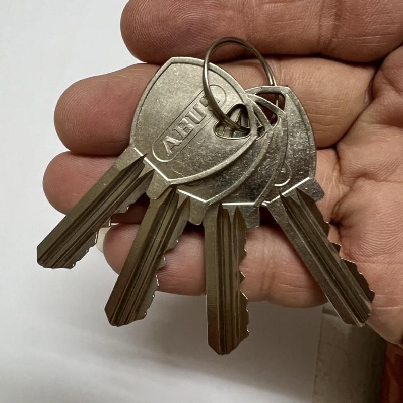Ổ khóa ABUS 64TI/60 thân TITALIUM rộng 60mm chìa răng cưa - MSOFT