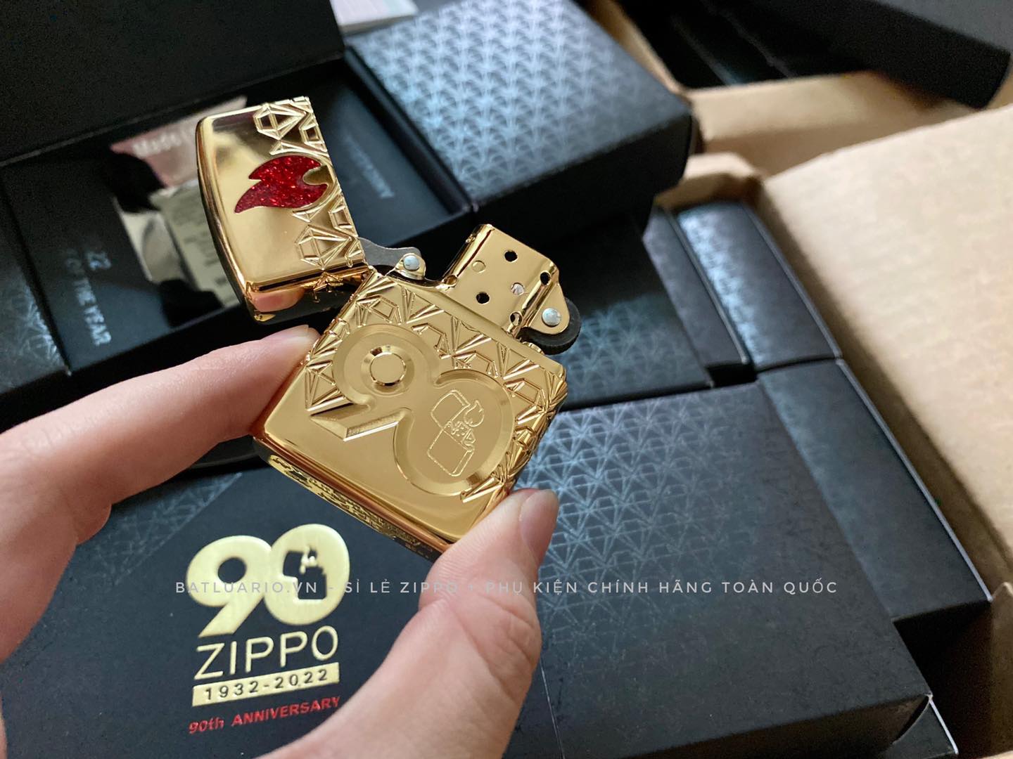 Bật Lửa Zippo 49866 – Zippo 90th Anniversary Limited Edition – Zippo 2022 Collectible Of The Year Asia – Gold Plated – Zippo Coty 2022 Asia