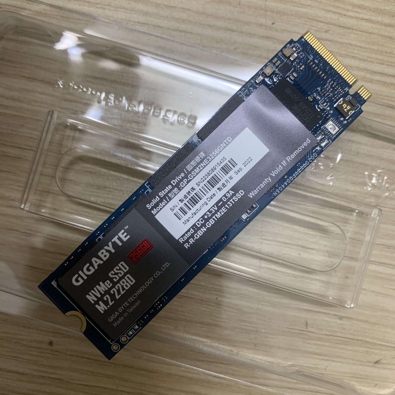 Ổ cứng SSD Gigabyte 256GB M.2 2280 PCIe NVMe Gen 3x4 (GP-GSM2NE3256GNTD) tốc 1700/1100 Mb/s- Hàng chính hãng