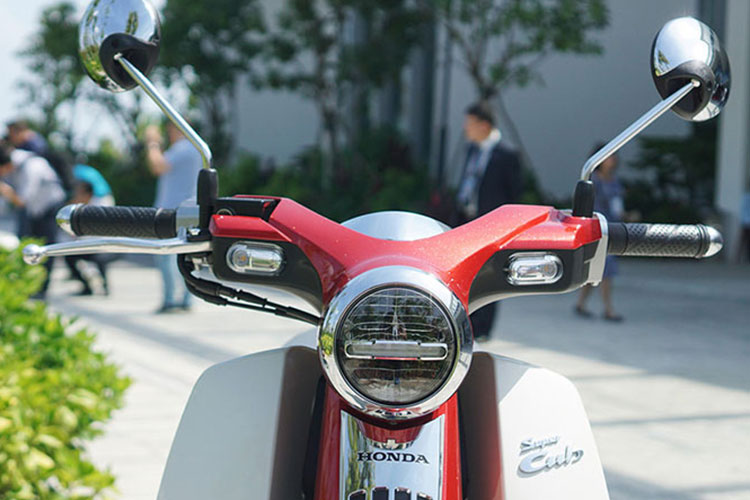 Xe máy Honda Super Cub C125 - Đỏ trắng