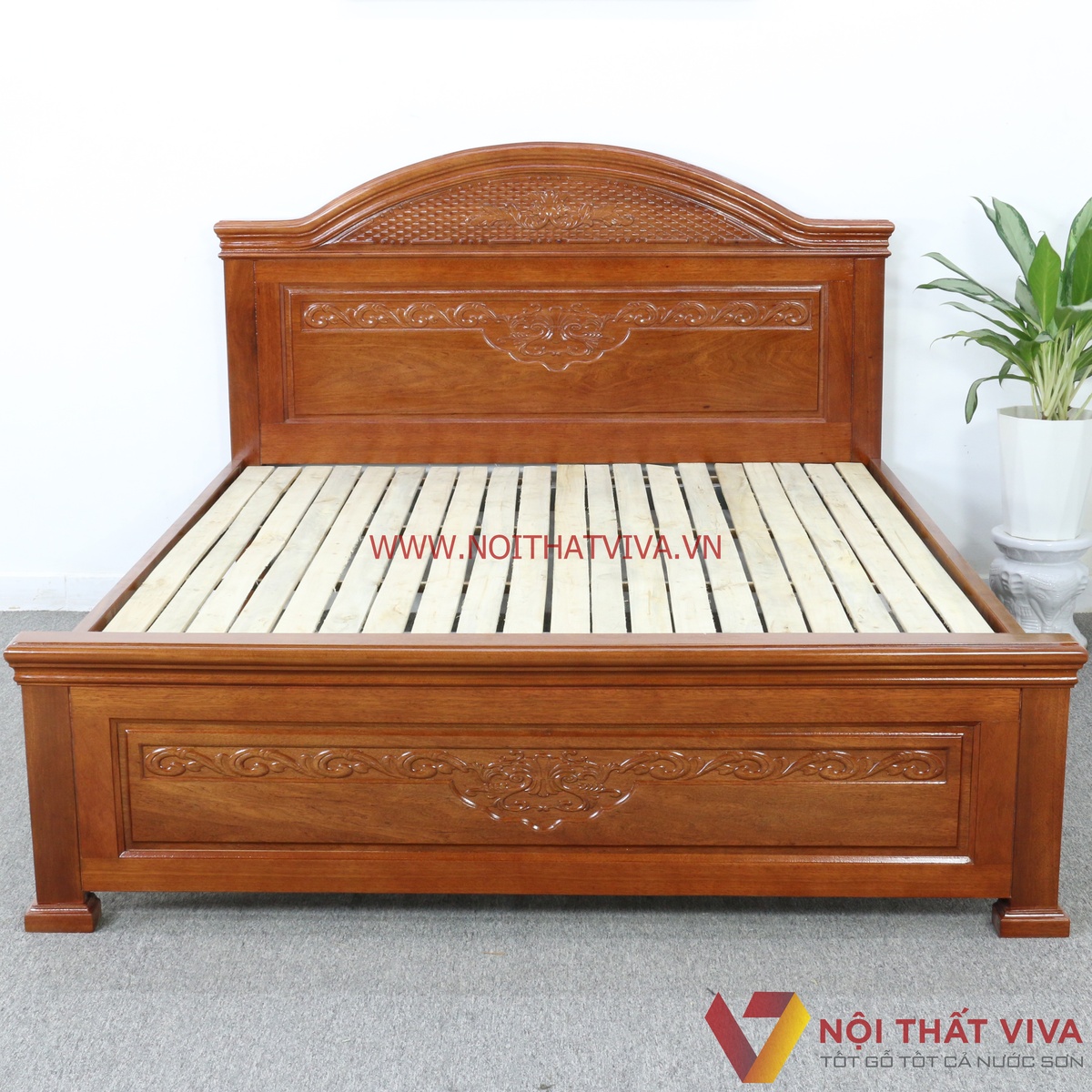 Giường Ngủ Gỗ Xoan Đào Tự Nhiên Đầu Cong Chạm Hoa Văn Caro Cao Cấp