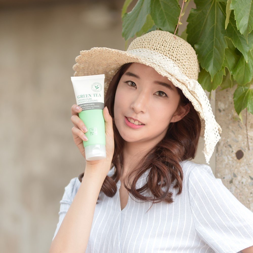 Combo chăm sóc da cao cấp Hàn Quốc The Rucy gồm Sữa rửa mặt trà xanh 150ml và Kem chống nắng vật lý SPF 50+/PA+++ 50ml