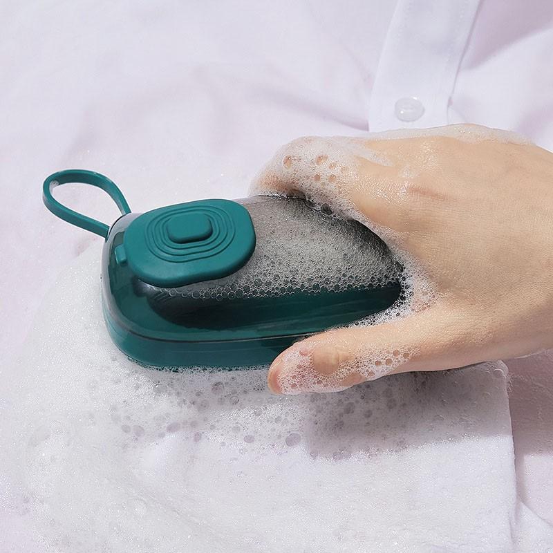 Bàn chải giặt quần áo có ngăn đựng nước giặt thông minh