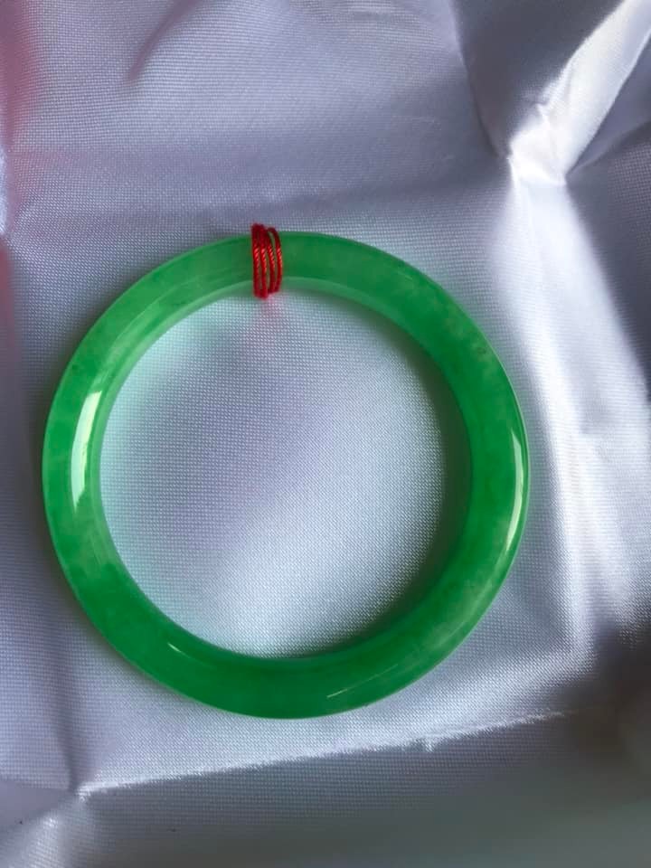 Vòng cẩm thạch Lý T 50mm x 7mm Màu xanh ngọc bóng đều đẹp Nữ mệnh Mộc mệnh Hỏa 50kg - 55kg đeo ạ