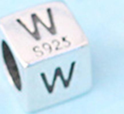 Combo 2 cái charm bạc ô vuông khắc chữ cái xỏ ngang - Ngọc Quý Gemstones