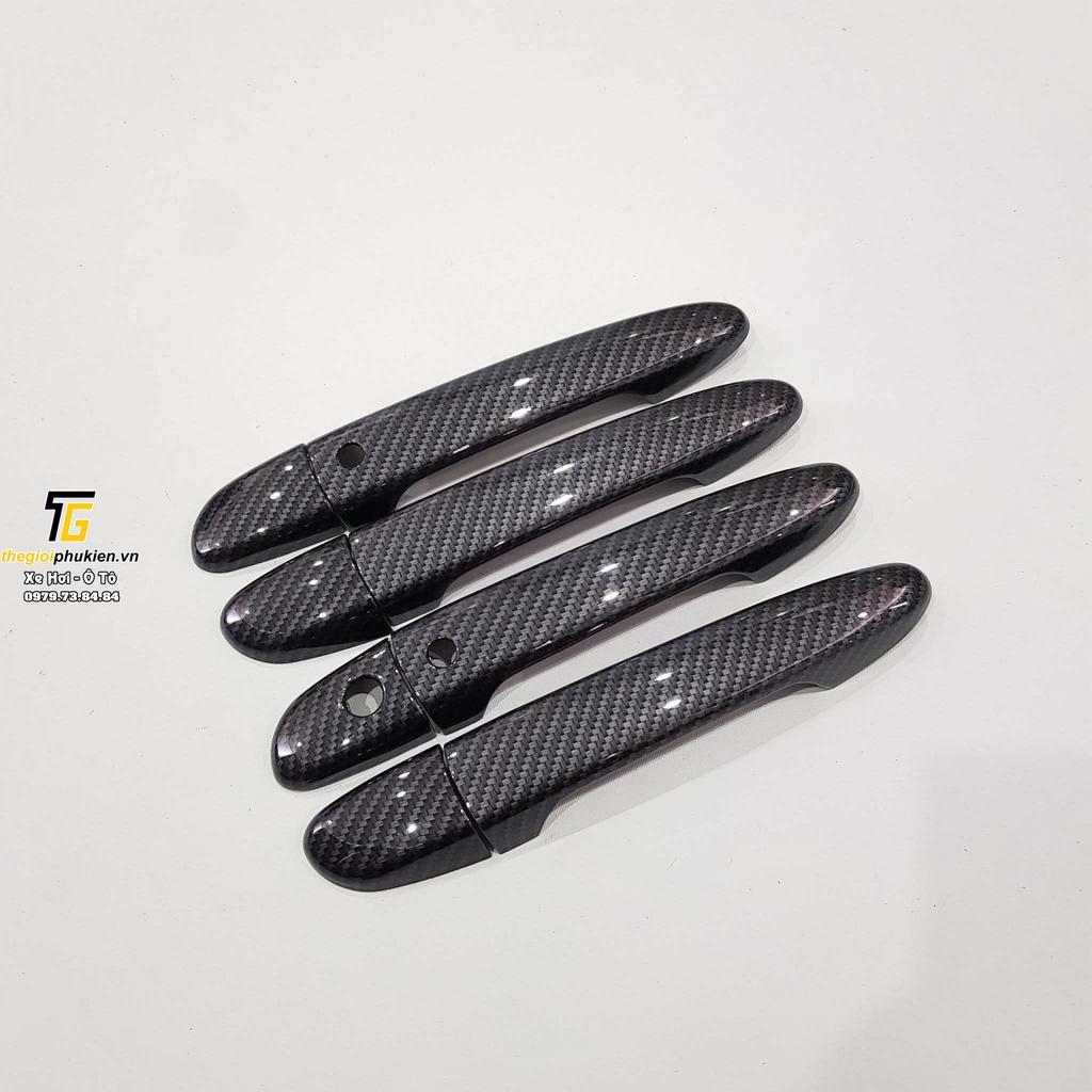 Bộ ốp tay nắm cửa, hõm cửa xe Mazda 2 2021 vân Carbon
