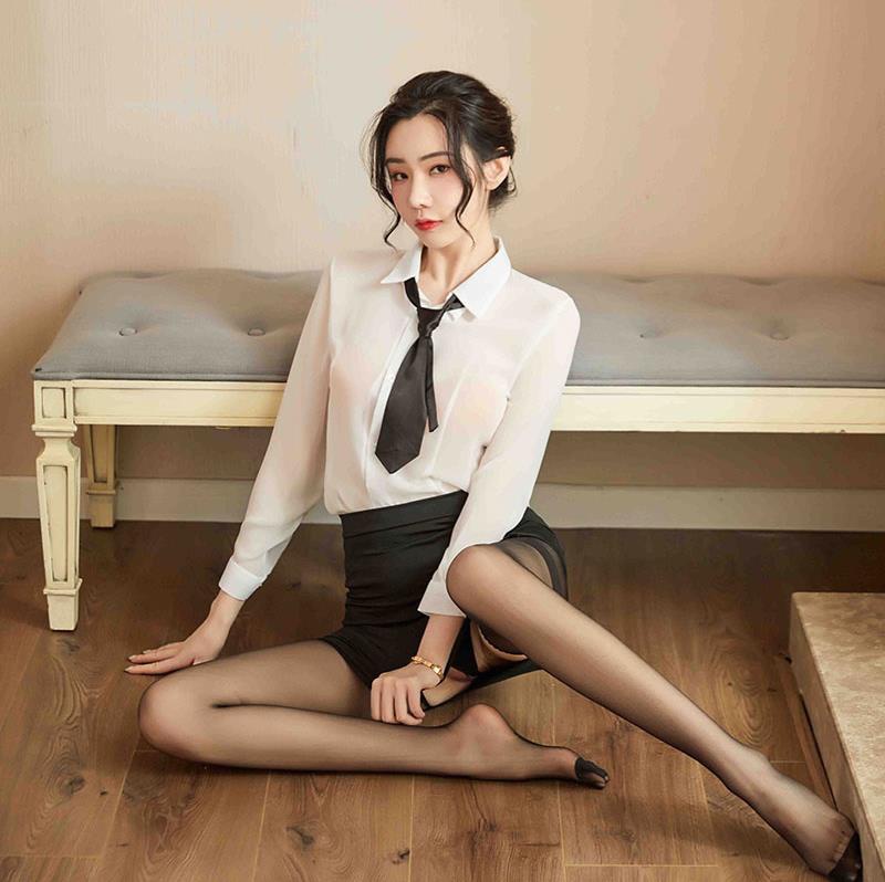 Cosplay thư ký cô giáo sexy