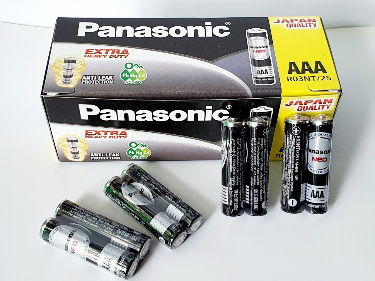 Bộ gồm 10 vỉ pin đũa đen AAA NEO Panasonic R03NT/4S
