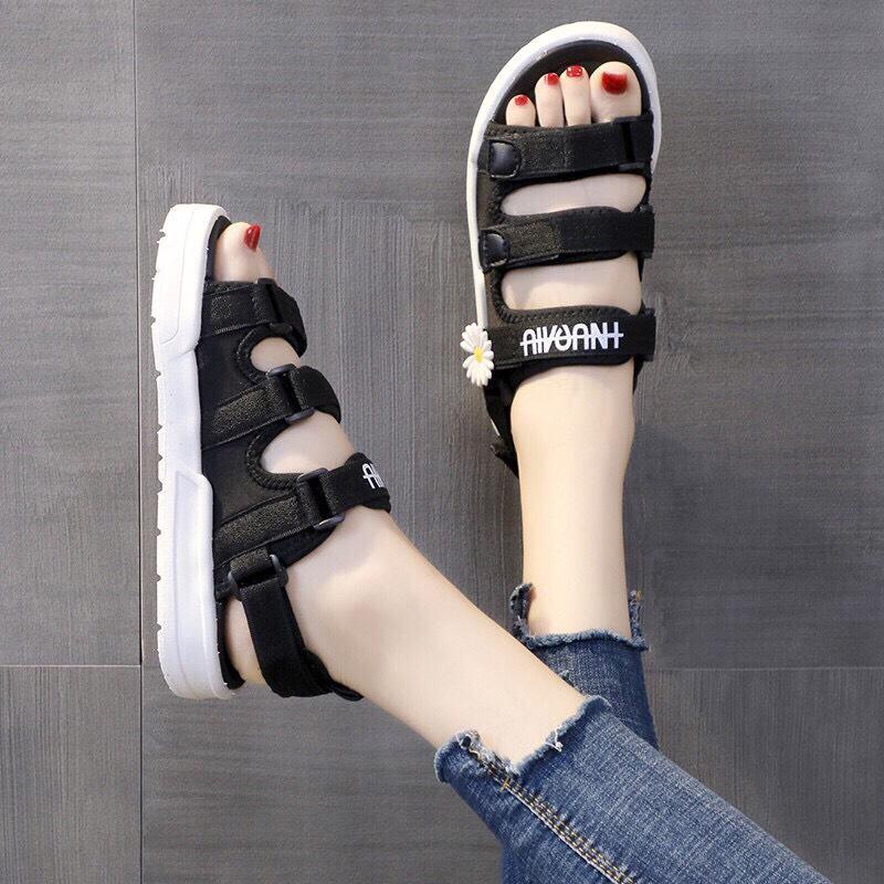 Sandal nữ 3 quai dán hoa cúc nổi đế bằng cao su mềm T283