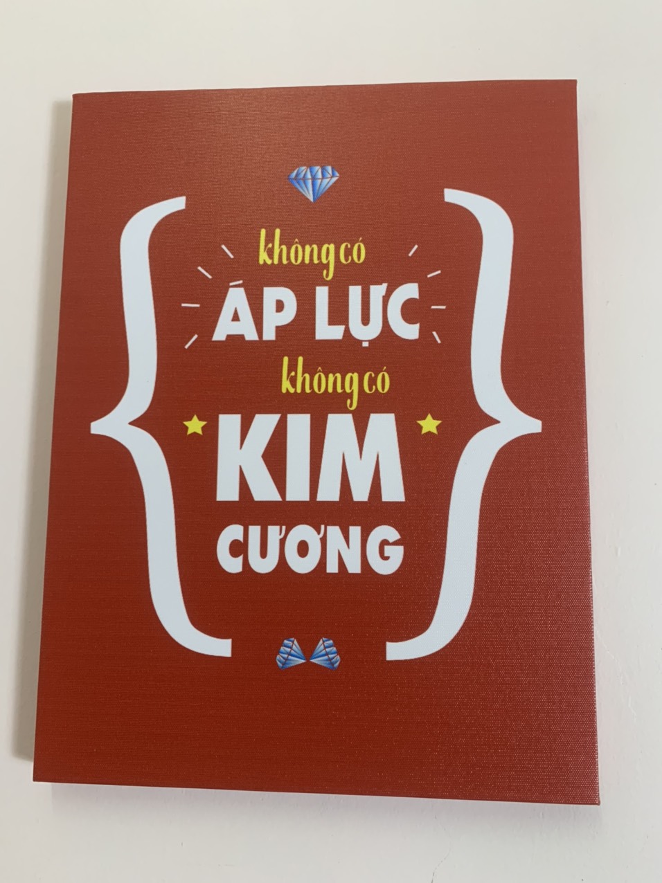 Tranh khẩu hiệu Không có áp lực không có kim cương