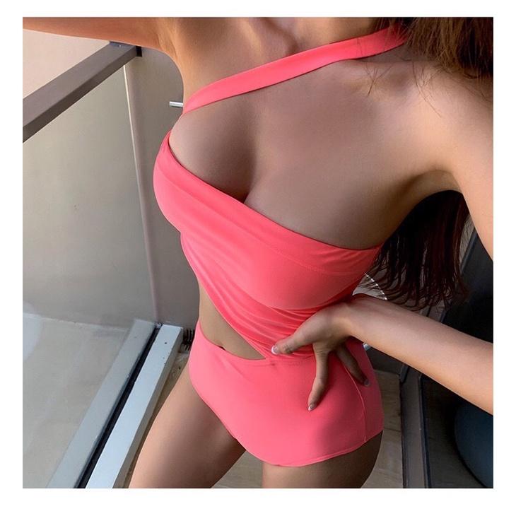 Bikini liền thân khoét eo