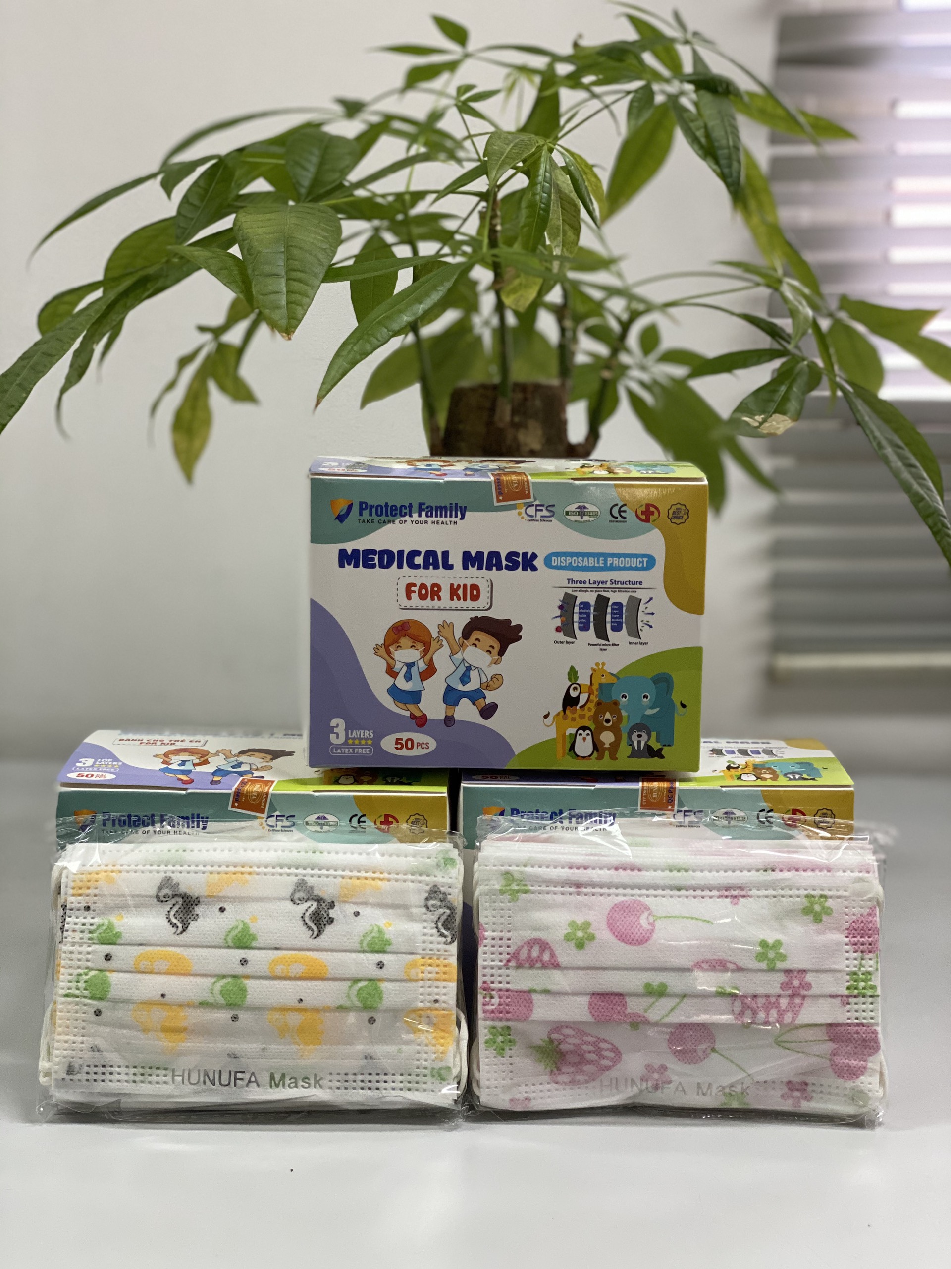 Khẩu Trang Y Tế Kháng Khuẩn Trẻ Em Hộp 50 Cái - Protect Family- Màu Hồng Dâu