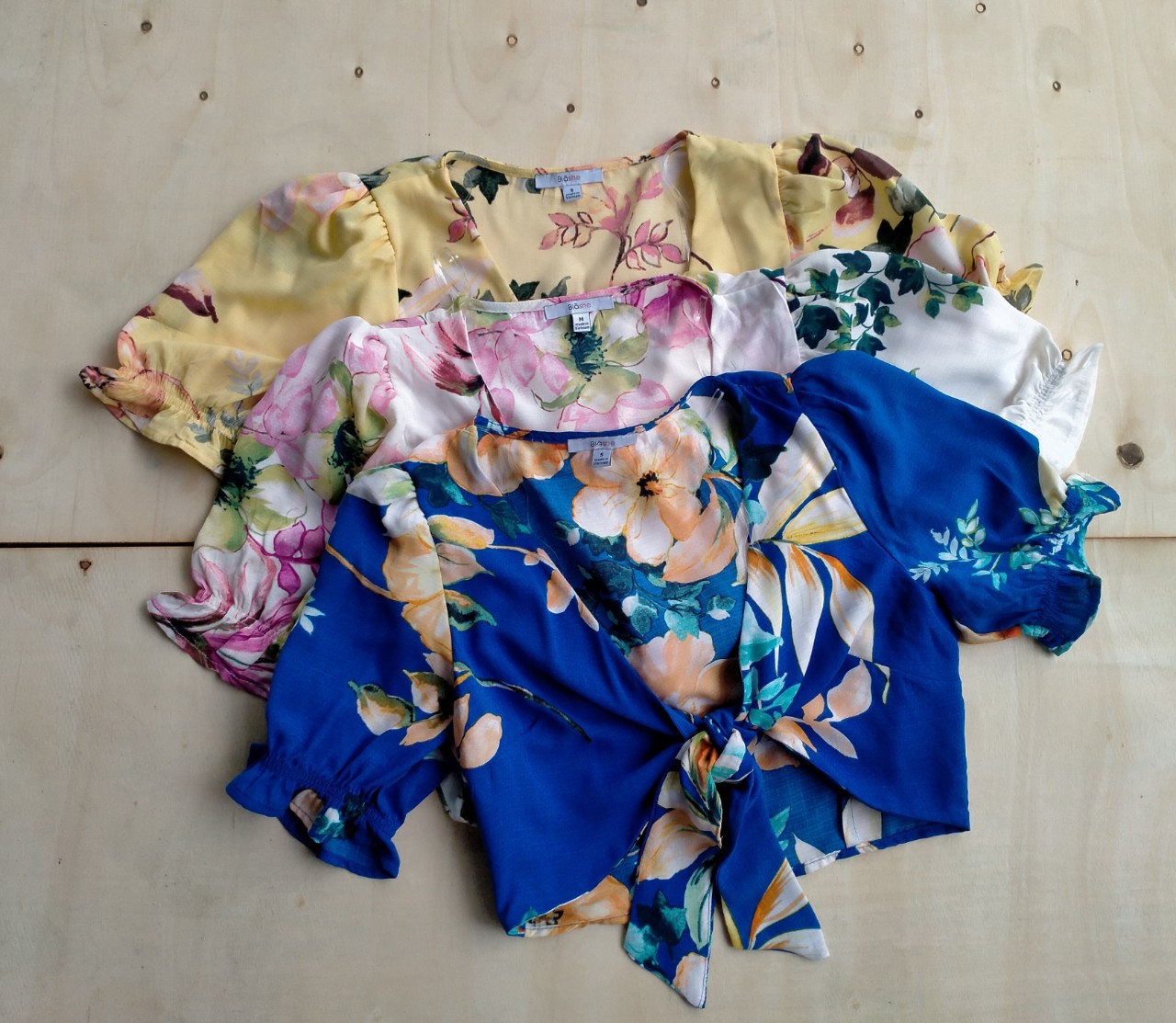 Áo croptop đi biển, resort, du lịch