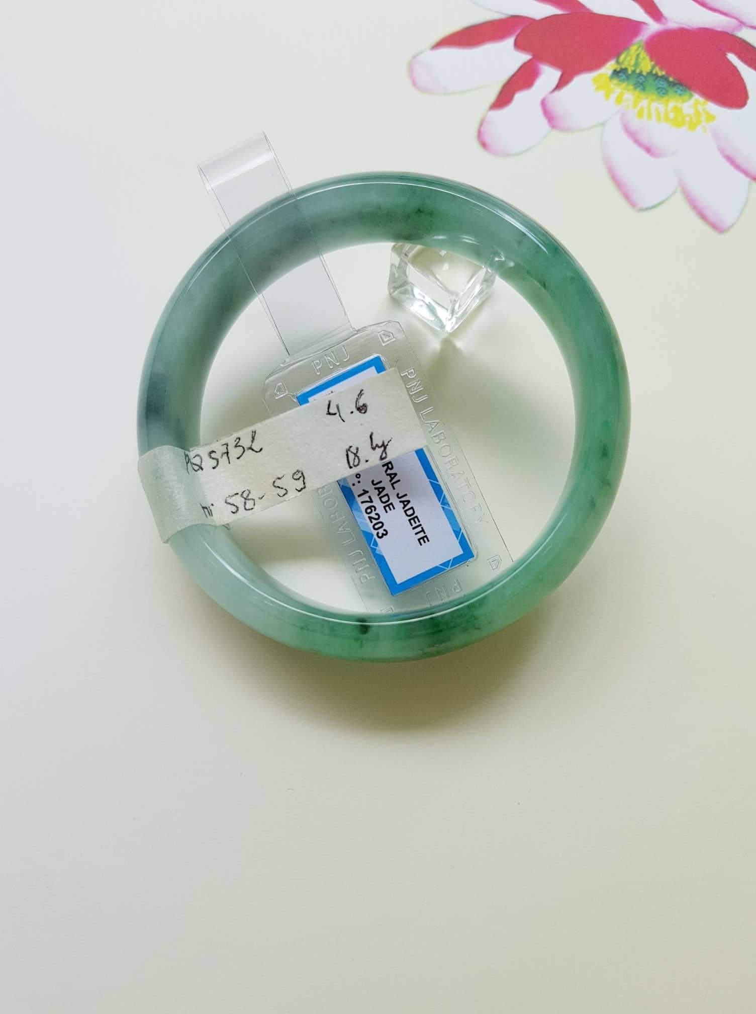 Vòng cẩm thạch bản hẹ xanh lý đẹp sang mới lạ ni tay lớn 58-59